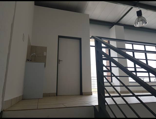 170M² WAREHOUSE TO LET IN TUNNEY